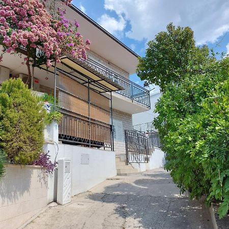Apartmani Luka Baška Voda المظهر الخارجي الصورة