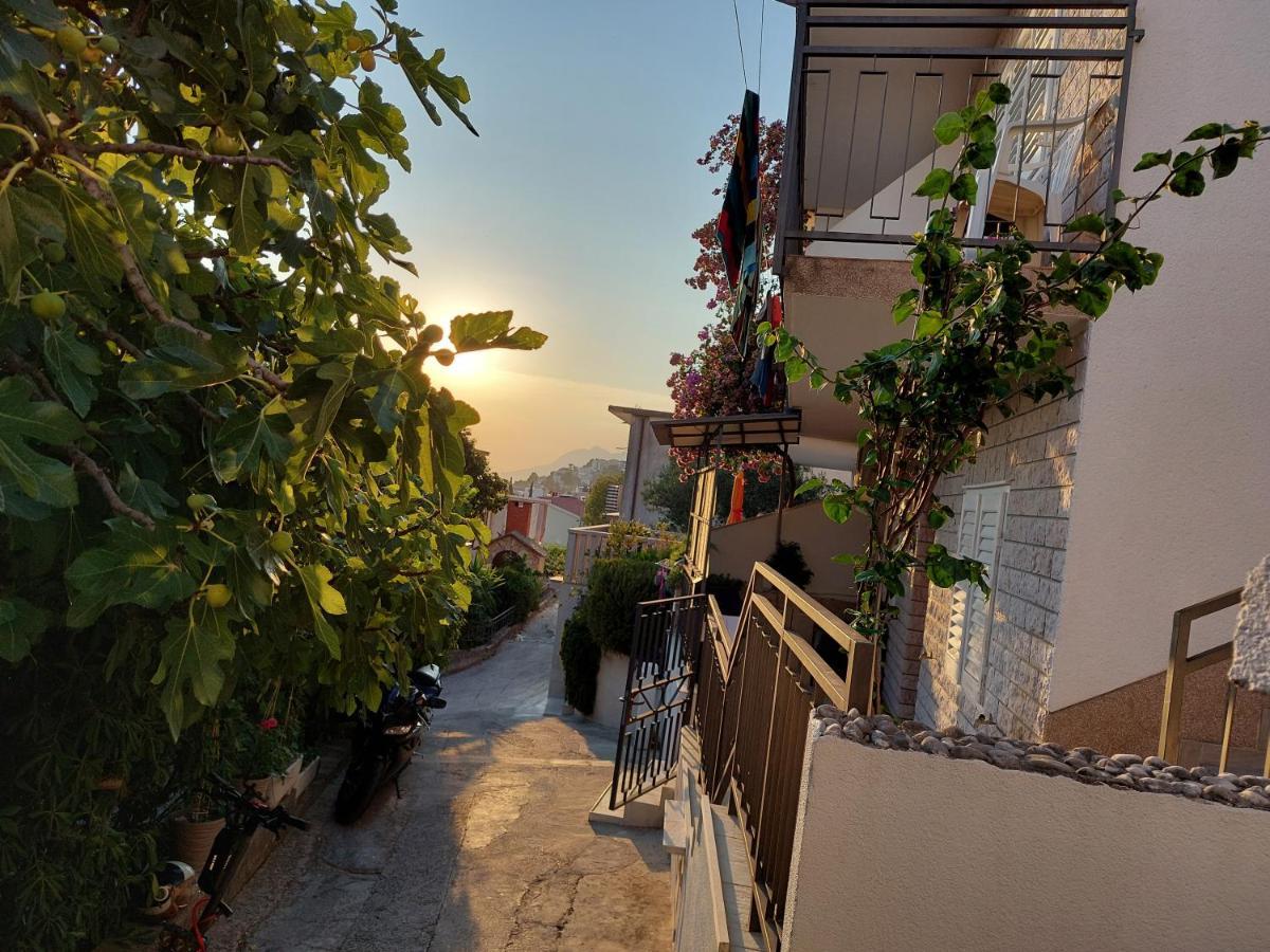 Apartmani Luka Baška Voda المظهر الخارجي الصورة
