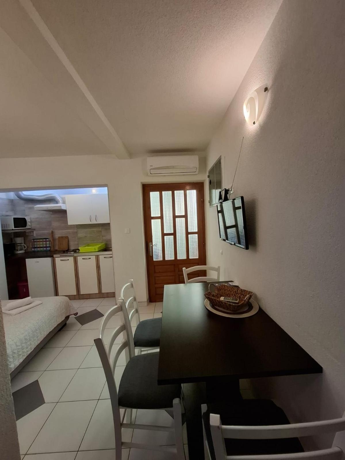 Apartmani Luka Baška Voda المظهر الخارجي الصورة
