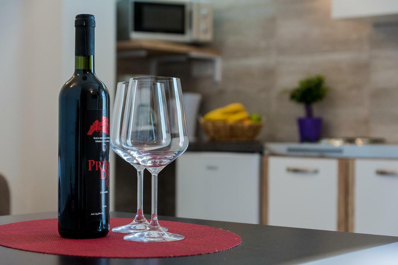 Apartmani Luka Baška Voda المظهر الخارجي الصورة