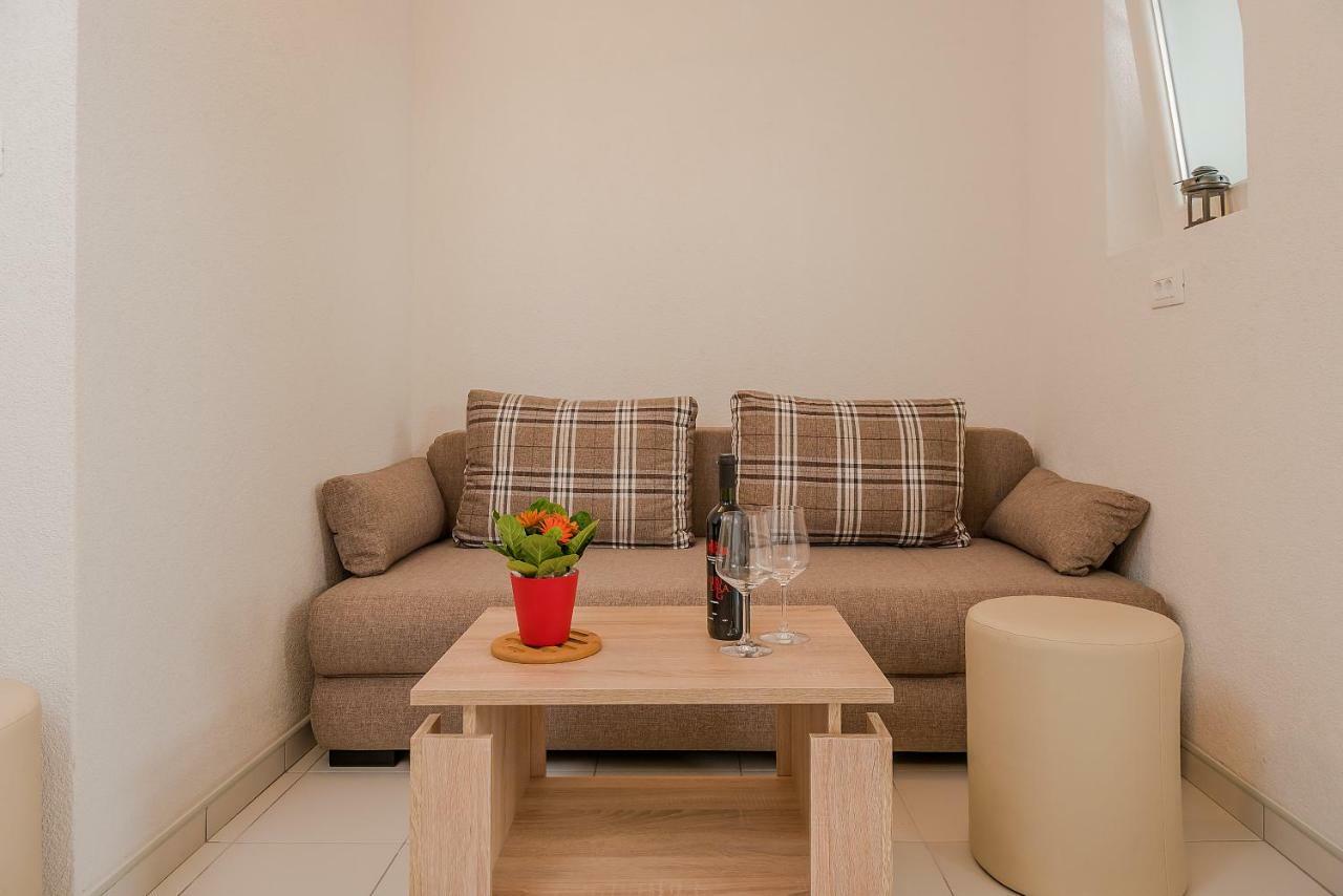 Apartmani Luka Baška Voda المظهر الخارجي الصورة