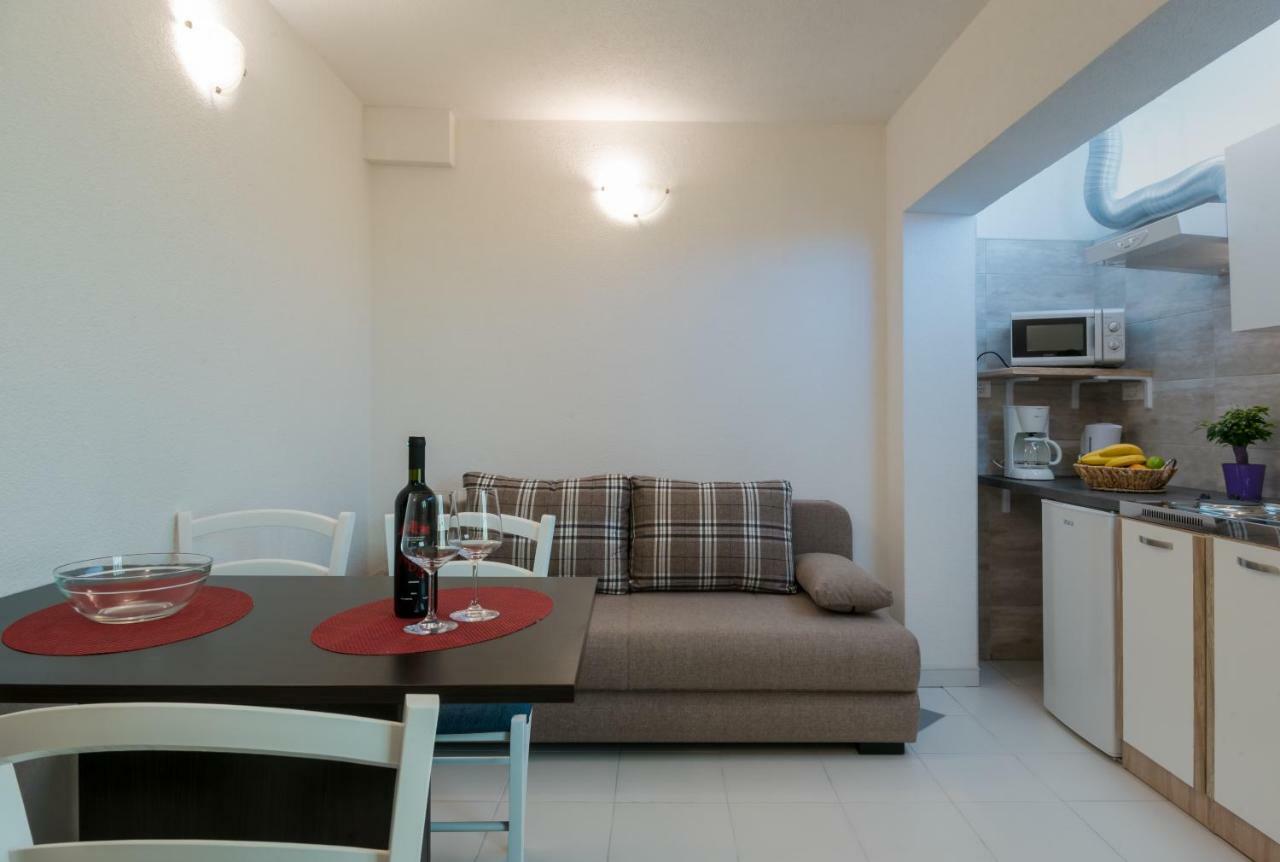 Apartmani Luka Baška Voda المظهر الخارجي الصورة