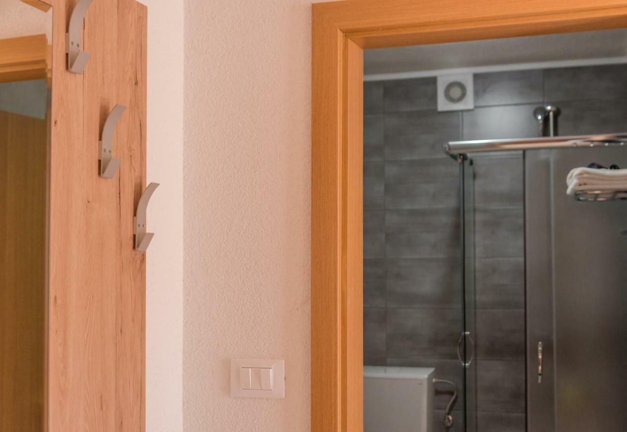 Apartmani Luka Baška Voda المظهر الخارجي الصورة